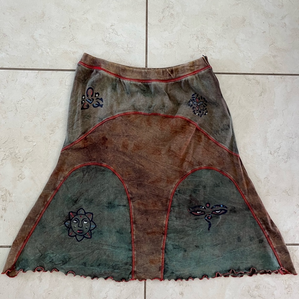 Rising International midi skirt with side zipper. Size Large